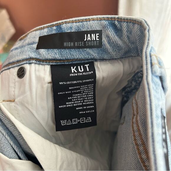Kut from the Kloth High Rise Jane Jean Short Distressed Denim Cutoff NWT Size 00 - Picture 5 of 5